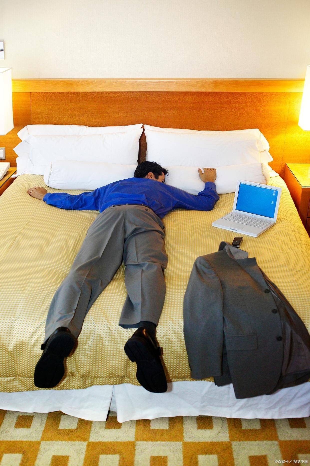 投降式睡姿:偷走你的睡眠质量_压力_问题_睡觉时