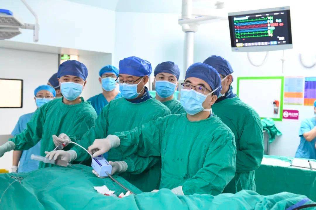 阜外医院潘湘斌教授团队42岁女性患者,进行性呼吸困难,nyha评分Ⅲ级