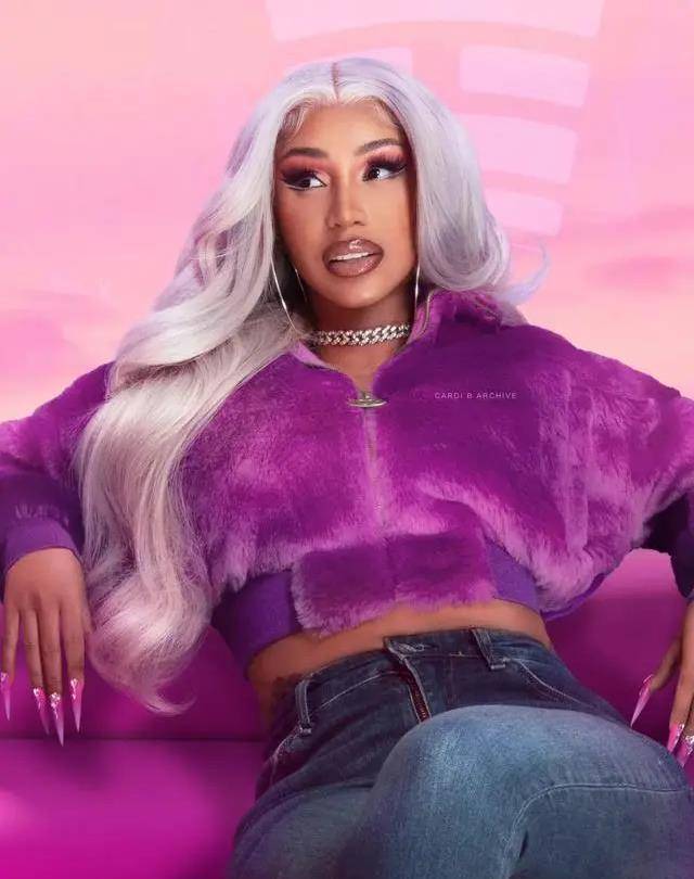 美国女星cardi b表演不穿内裤,扭胯与粉丝互动秀卫生棉条_演唱会_眼睛