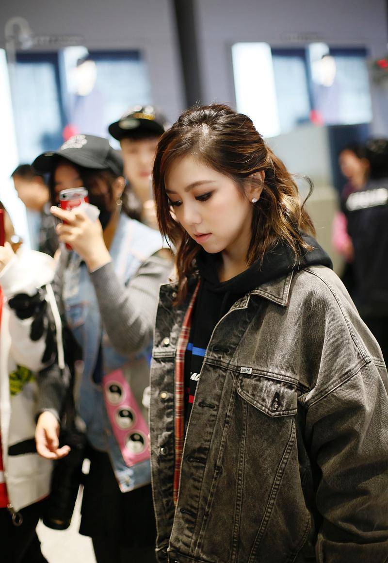 邓紫棋"代替月亮消灭你"不够,还暗讽了那谁?_歌词_旋律_网友