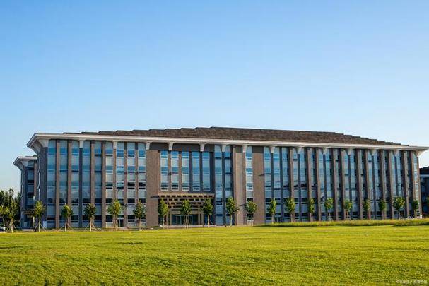 法国克莱蒙高等商学院国际管理硕士金融科技专业_教育_认证_项目