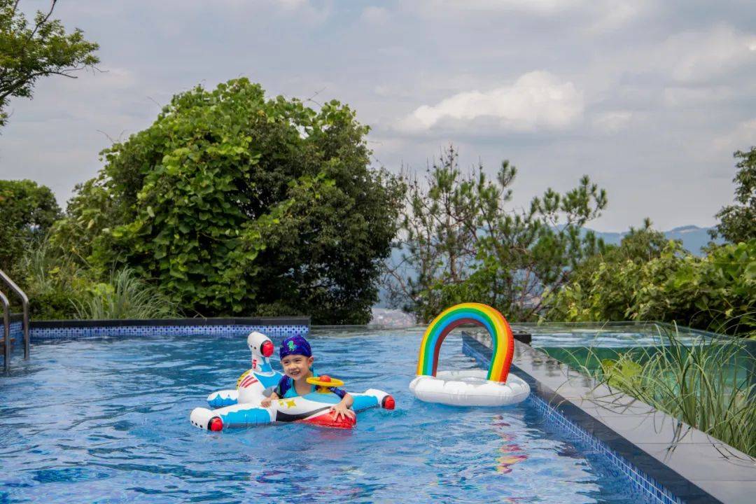 夏天就要跳进杭州这座森林里的悬崖泳池,清凉到心坎!