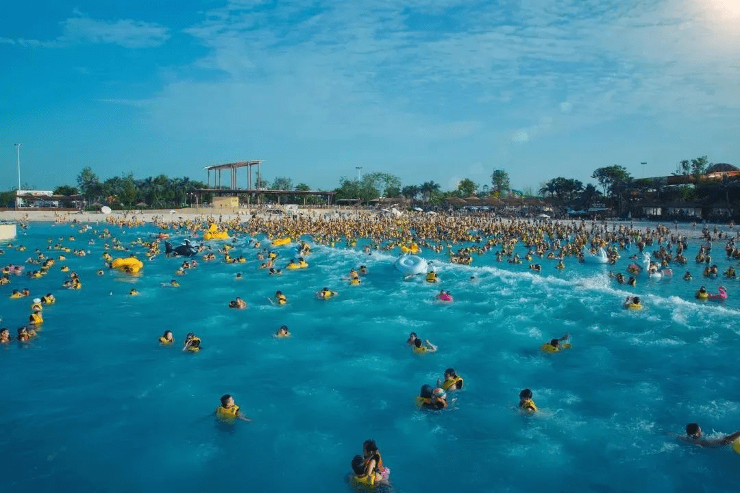 1 安州乐乐水世界作为绵阳安州最大水上乐园,这里拥有15万m05水上