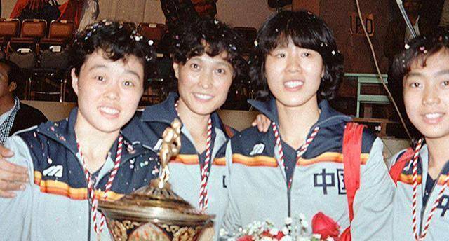 女排五连冠唯一全勤队员梁艳,退役从商身家过亿,女儿是清华博士_中国
