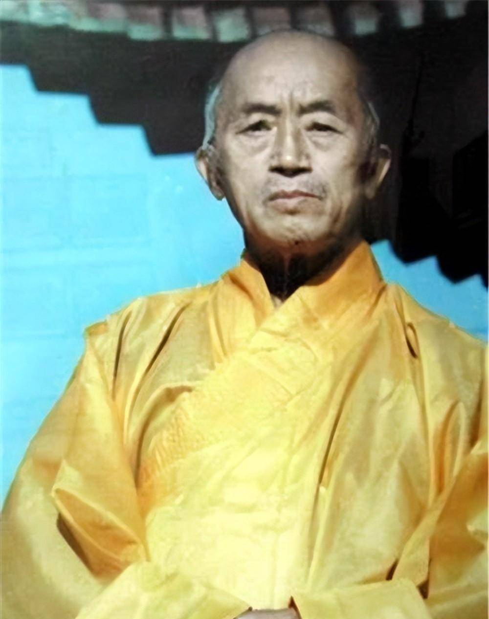 海灯法师77岁,凭借二指禅倒立走红,圆寂多年后,徒弟说出真相_四川