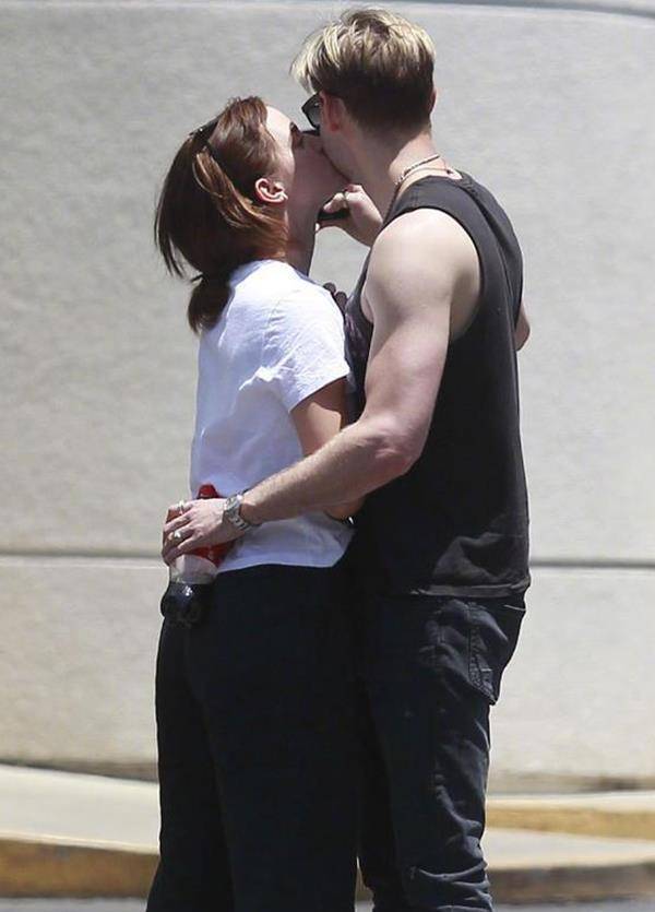 29岁女星自曝很享受单身状态,却被曝光有了新恋情_艾玛沃森_哈利波特