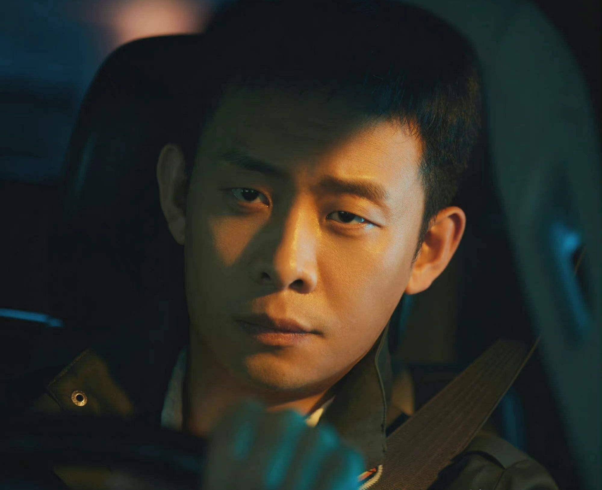 都说"四十而不惑",就在这一年,张译主演《悬崖之上》张宪臣一角,在