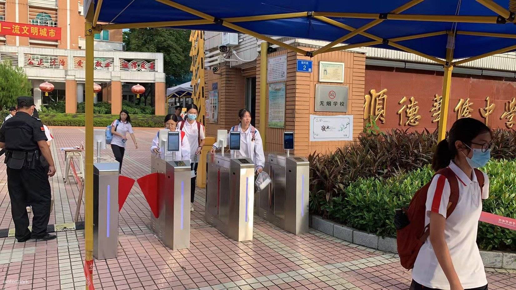 校园出入口人脸刷卡门禁闸机承载安全与便捷_管理_进行_信息