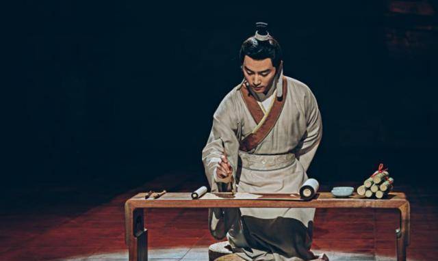 他写了首诗骂皇帝,结果因为写得太好,反而平步青云_唐德宗_宦官_韩翃