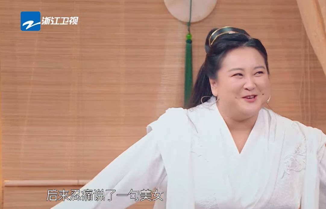 贾玲称18岁和关晓彤一样美,本以为说笑,看清旧照:难怪能当姐妹_时候