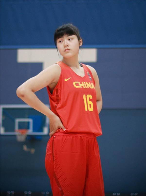 "李月汝:拿下世界杯亚军,转身与相恋5年的男友分手_训练_教练_身高