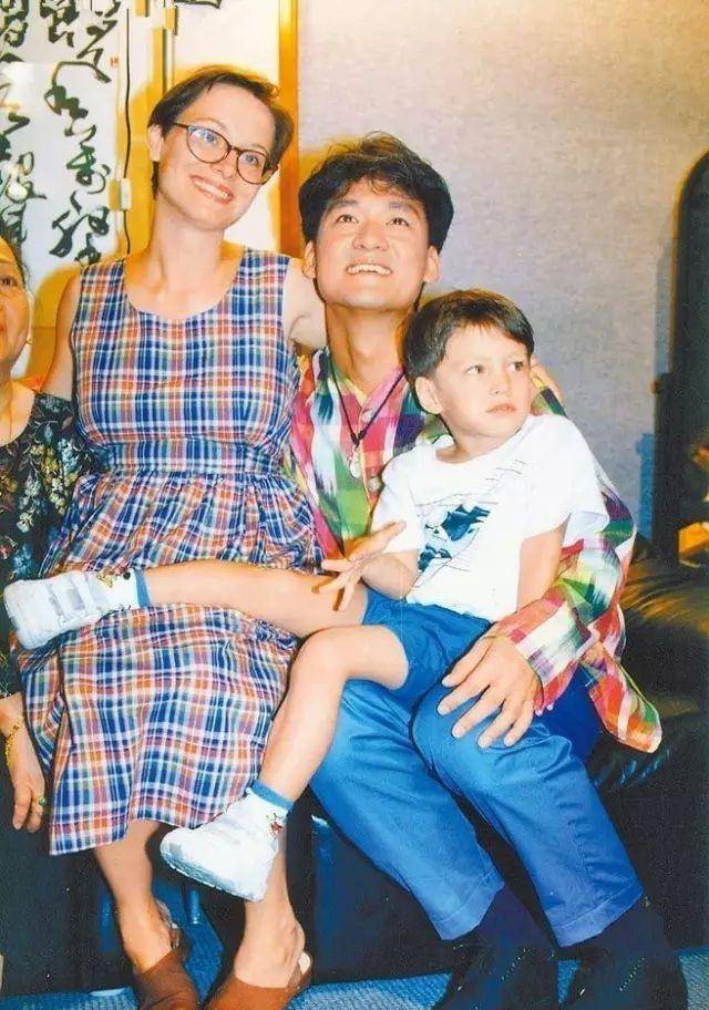 周华健自爆曾是软饭男,如今他的太太又老又丑,为何还不离不弃?