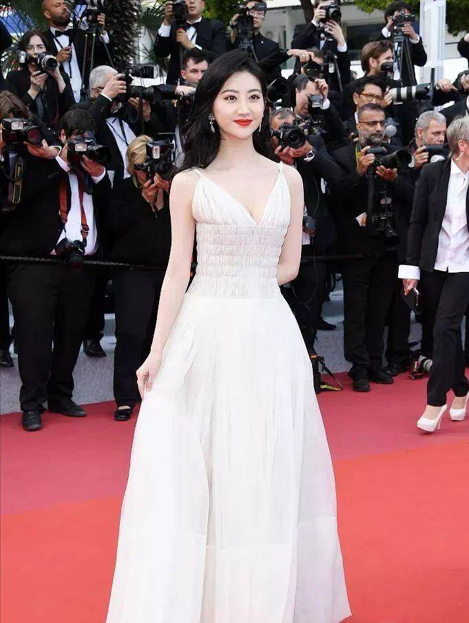 景甜"下车图"火遍全网,以无害的衣着展现她的真实魅力_时尚_分析_纱裙