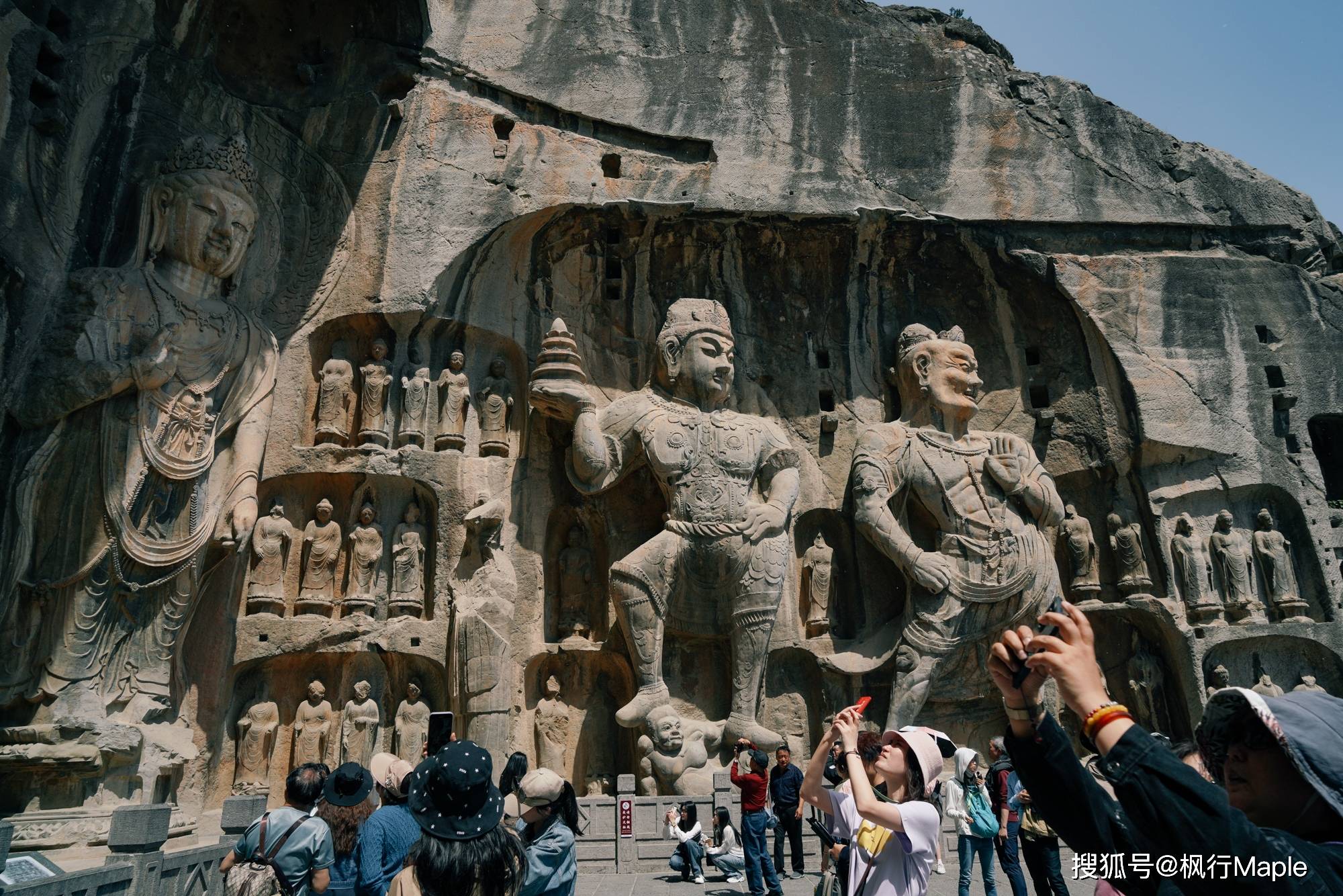 盛唐石窟看龙门,俯瞰众生又诘问苍天_卢舍_莲花洞_北魏