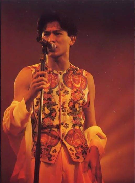 "四大天王"刘德华:"活该"他红四十年,60岁依旧是"顶流"_乌鲁木齐_演唱