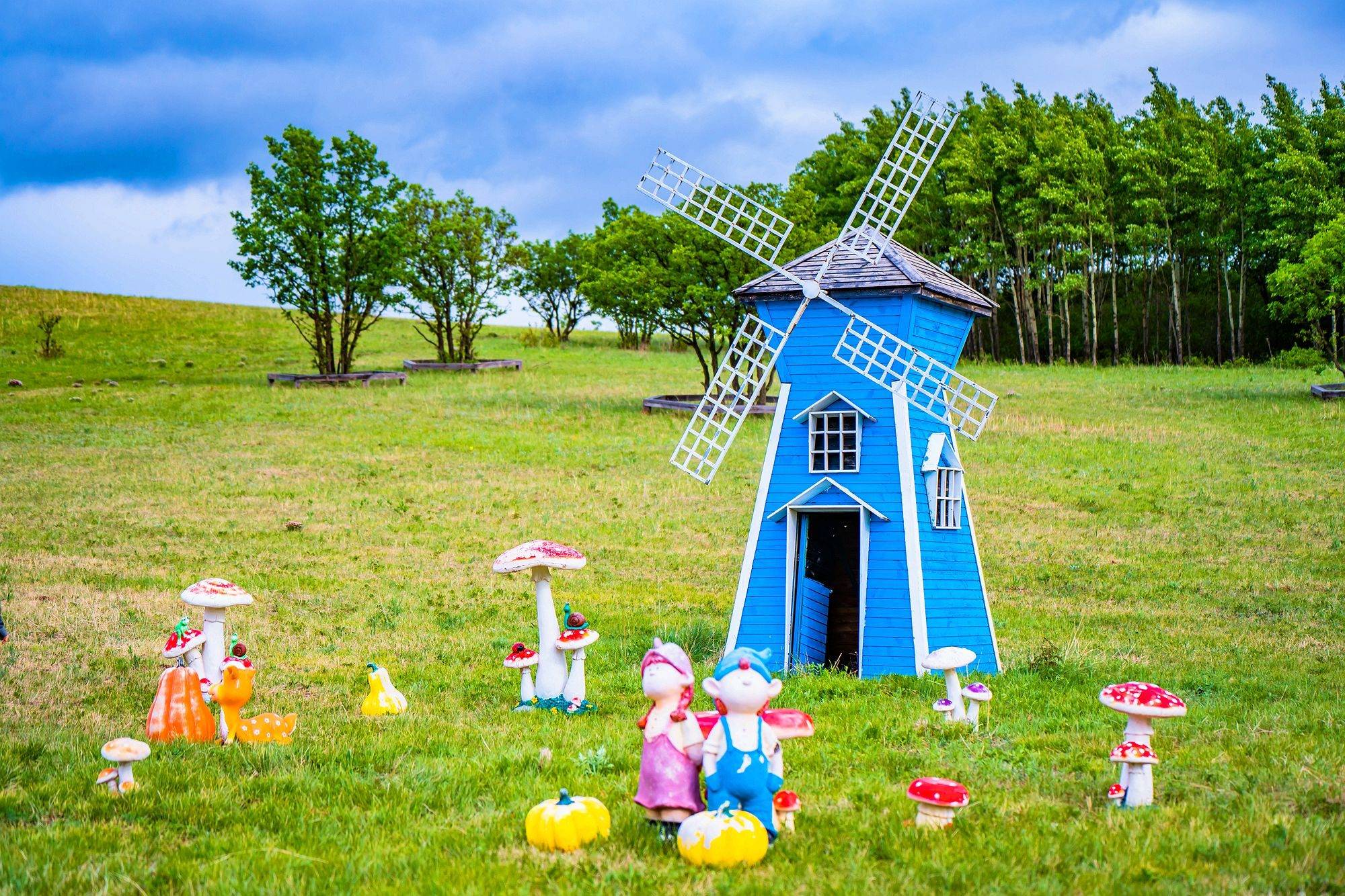 牧场内有草原动物观光区,自然知识科普教育区等寓教于乐的项目,当然也