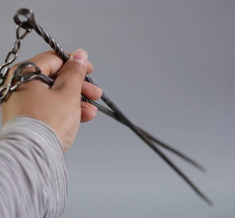 作为脱手镖的一种,它最早始见于北宋西蜀僧人性圆,后人因其便利,实用