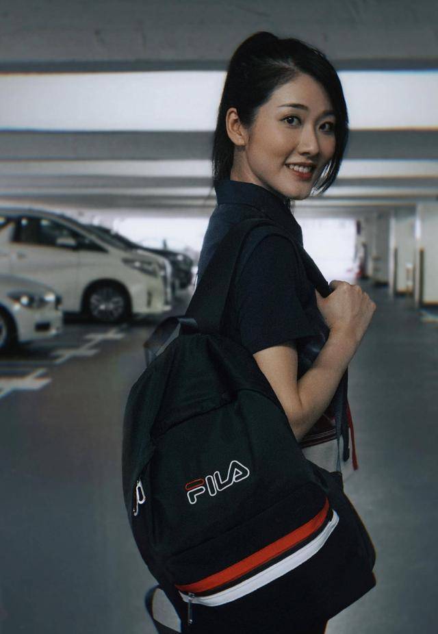 tvb小花首次担大旗做女一号不忘粉丝 和收视毒药主演网友担心_邓佩仪