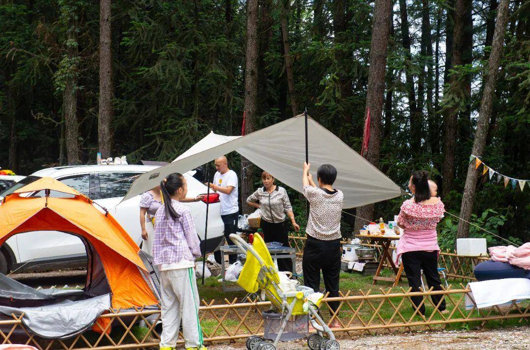 万州这处高山避暑露营地,配了水,电,停车位……