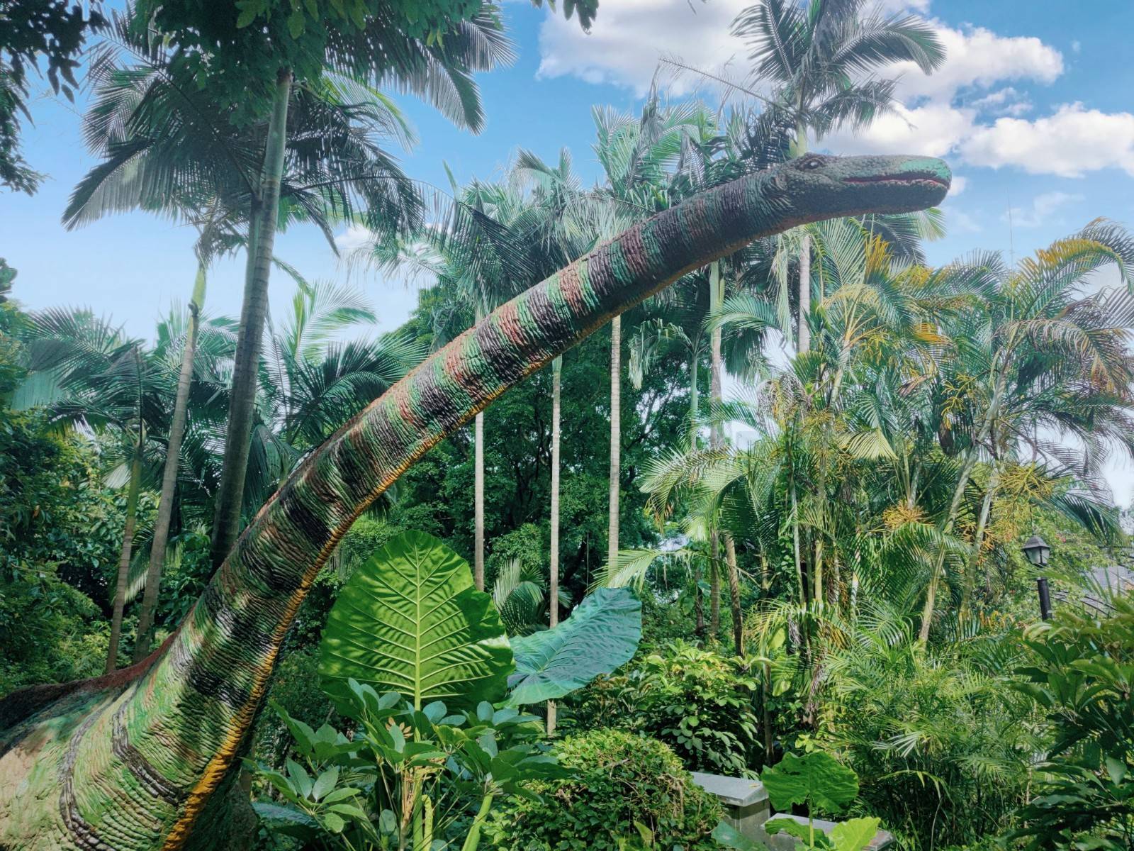 深圳周末亲子游青青世界全新侏罗纪公园，重返恐龙世界！_搜狐网