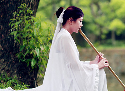 一梦浮华空几许,绵长韵雅品情高,清虚淡远细品箫_七绝_有关_碧玉