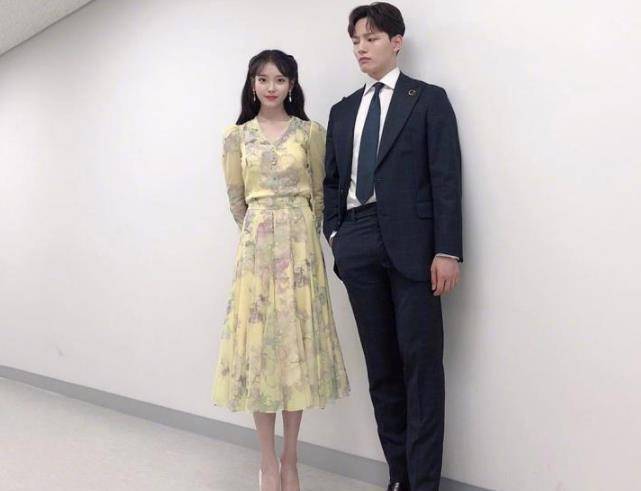 吴娜拉(饰演《大叔》中的静熙)女团weki meki成员金度妍,rina女团g