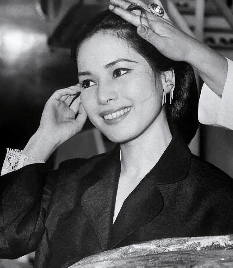 七保子:艺伎逆袭成总统夫人,76岁跳钢管舞,她的人