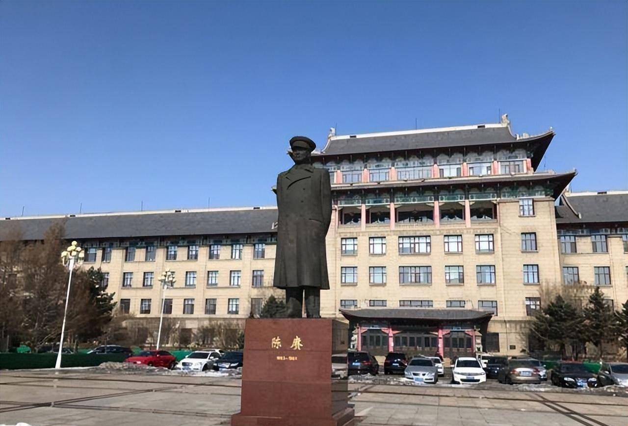 就在快要开学的时候,彭云忽然收到了哈尔滨军事工程学院的录取通知书