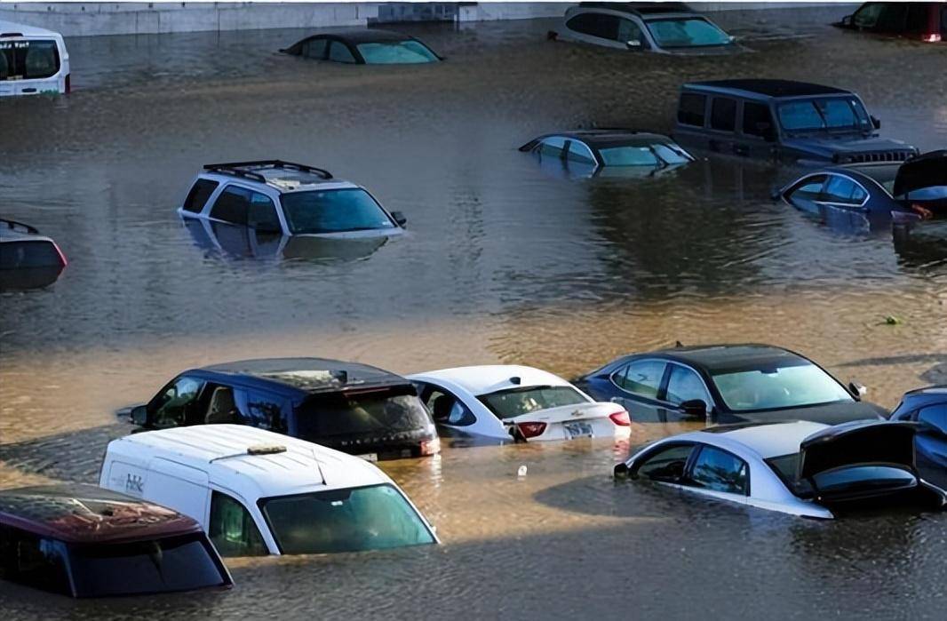 因为当达到被水冲走的程度,几乎车已经灌满了水,是水淹车,想要维修