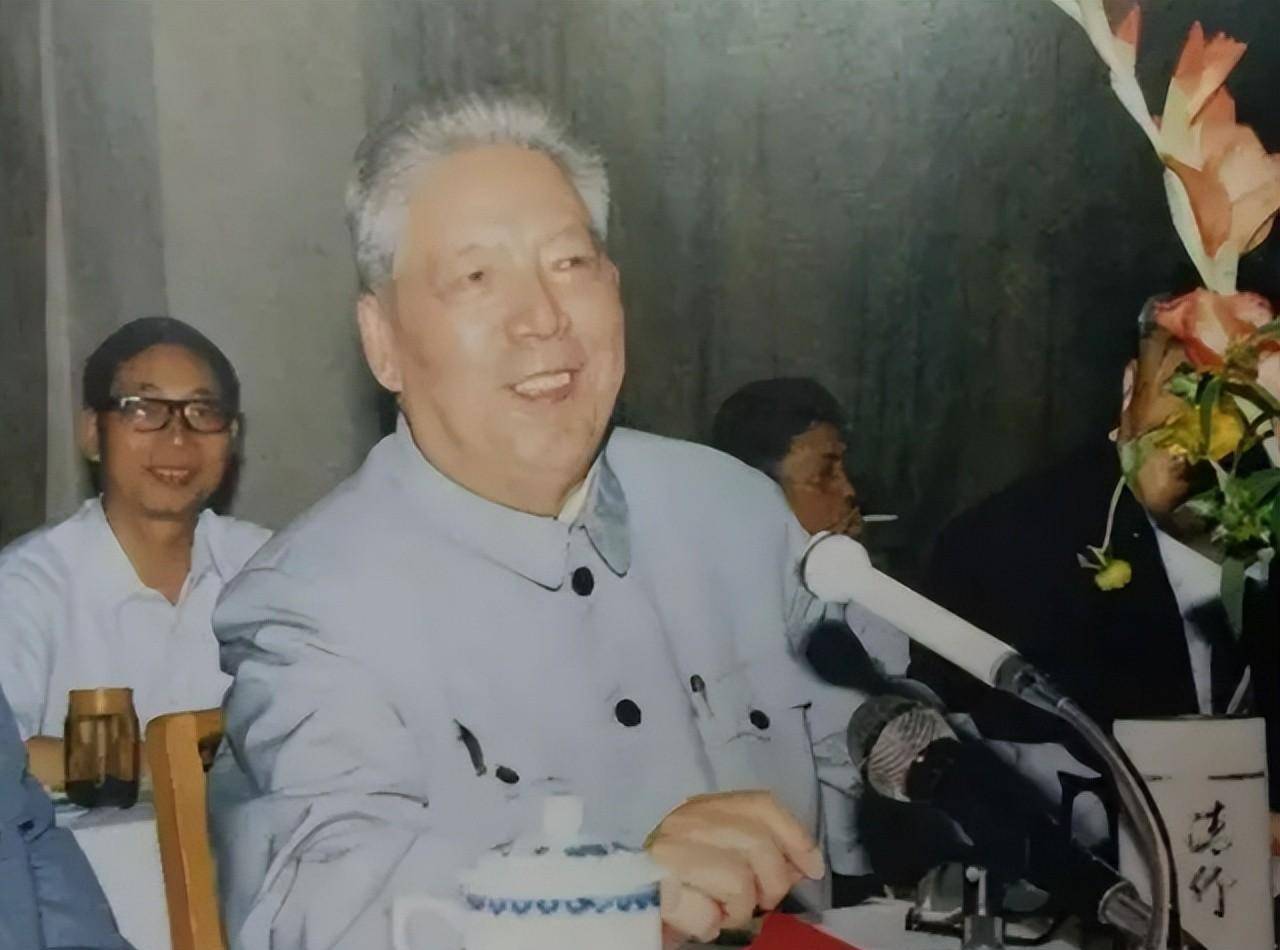 他是原浙江省委第一书记,创下多个第一,一生清正廉洁,享年93岁_铁瑛