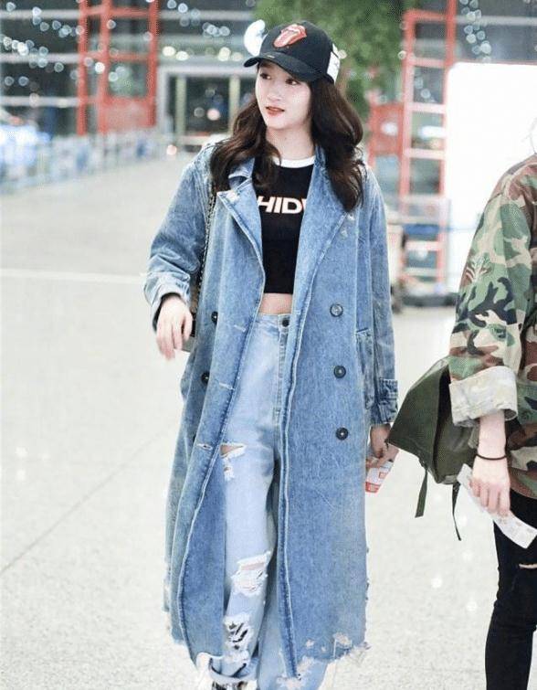 "柠檬汁"的破洞牛仔裤,最拉风的关晓彤,网友:潇洒!_时尚_服装_女神