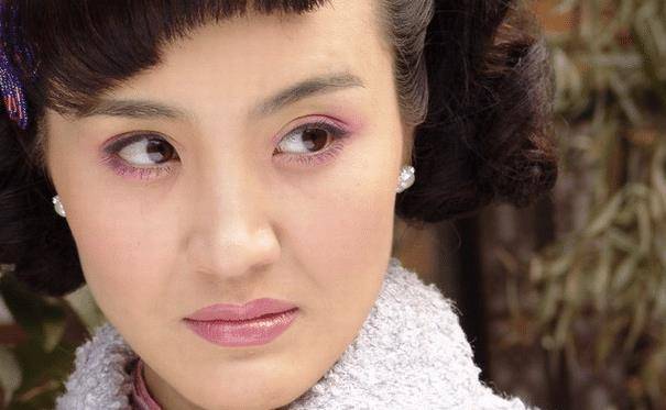 毕业于演戏学校的岳跃,是一个会演戏的女演员,深受人们的喜欢_作品