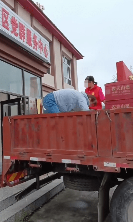 黄晨:是乒乓新贵也是爱心大使_援助_黑龙江_力量