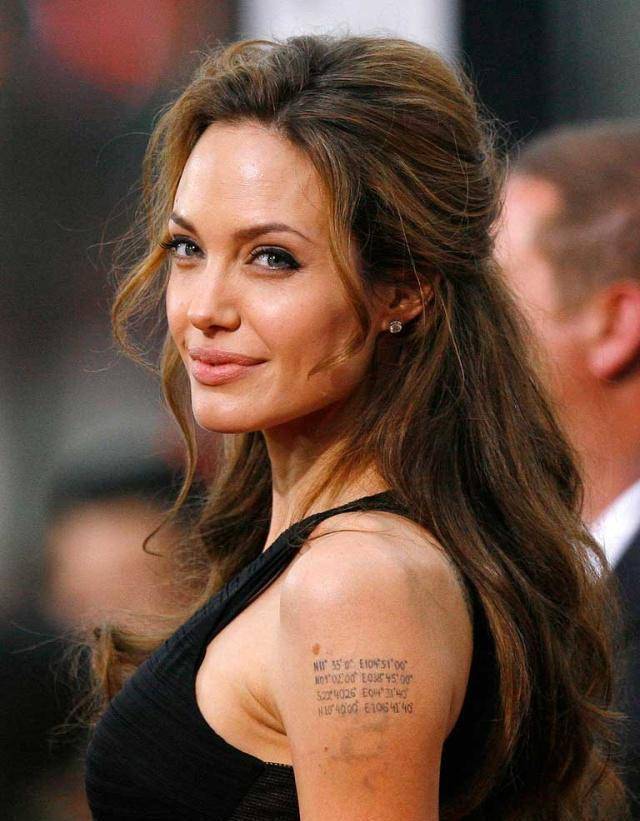 安吉丽娜朱莉为做法餐突然想学法语,各国网友纷纷为她