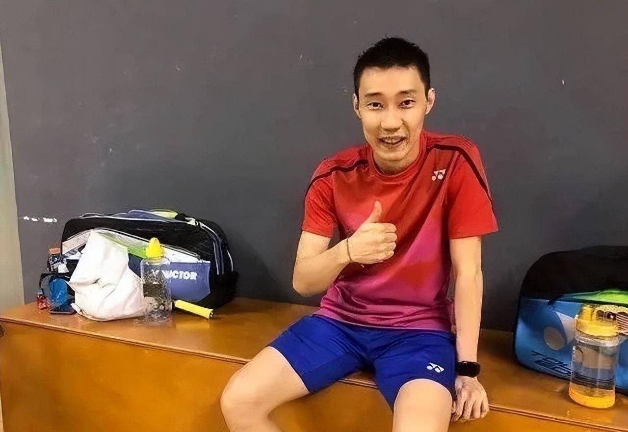 "羽毛球王"李宗伟突然患病,做33次化疗花936万,女子不离不弃_林丹