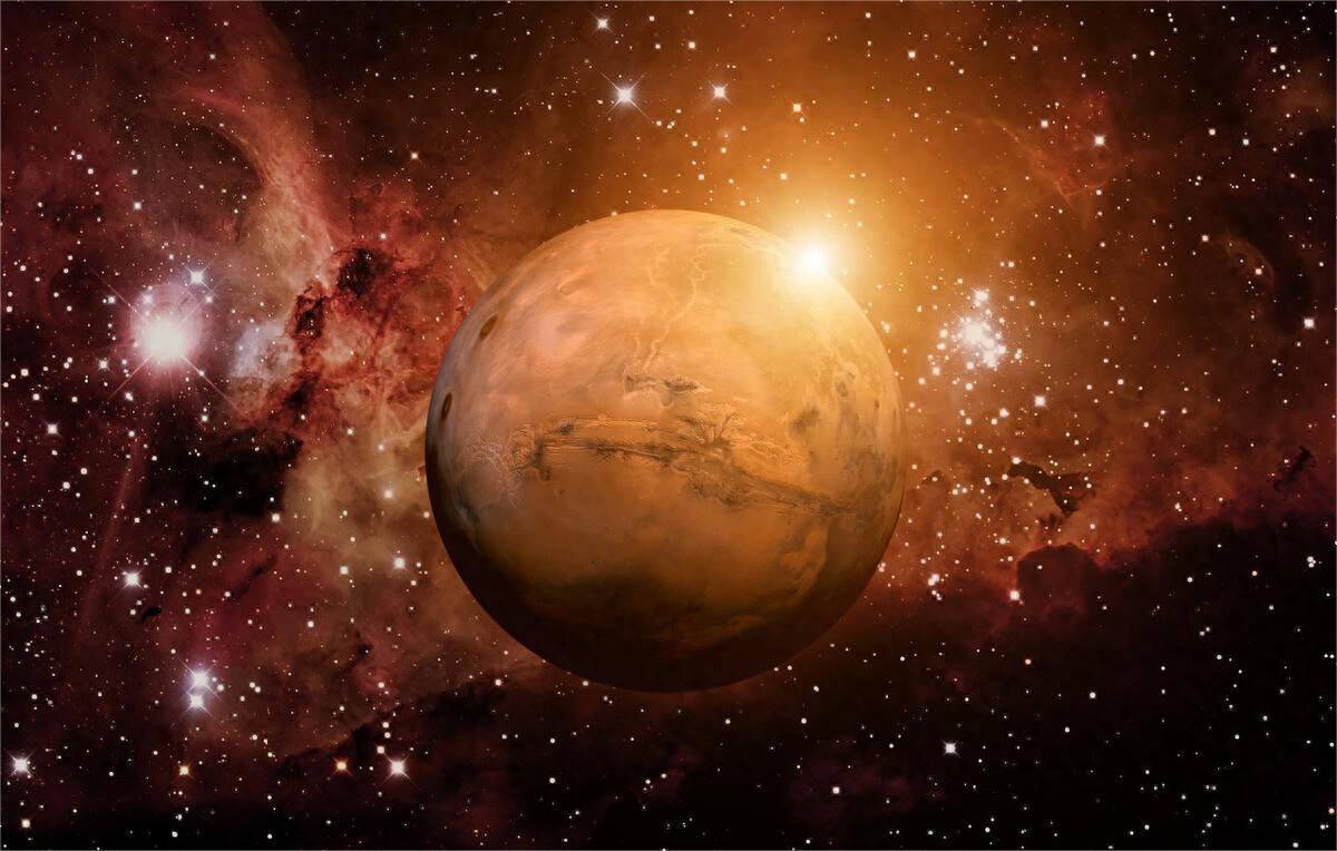 这使得它从一颗蓝色星球变为了大气厚度不及地球百分之一的红色星球