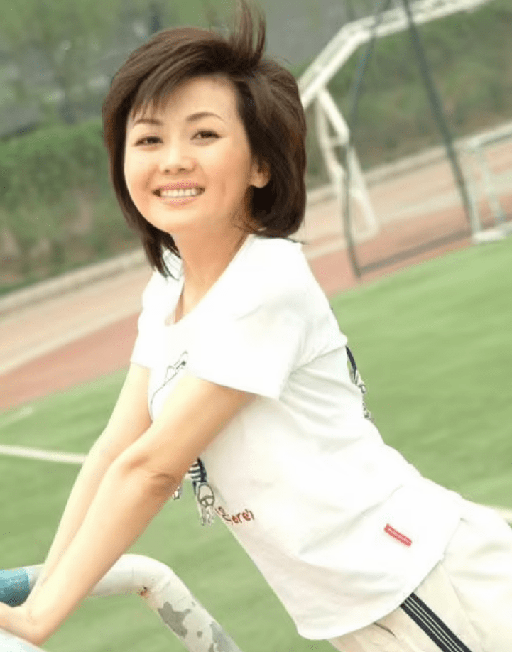 央视著名主持人柴璐:追梦路上有眼泪,曾公开征婚,46岁仍未婚_父母