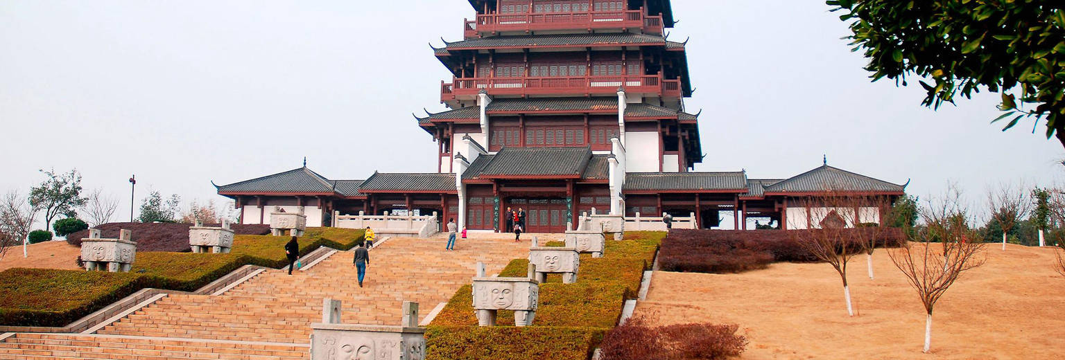 此外,花明楼附近还有许多其他的旅游景点,如岳麓山,橘子洲头等.