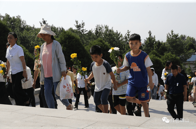 副司令员王伟,驻马店市军分区大校副司令员管幼东,确山县委书记路耕