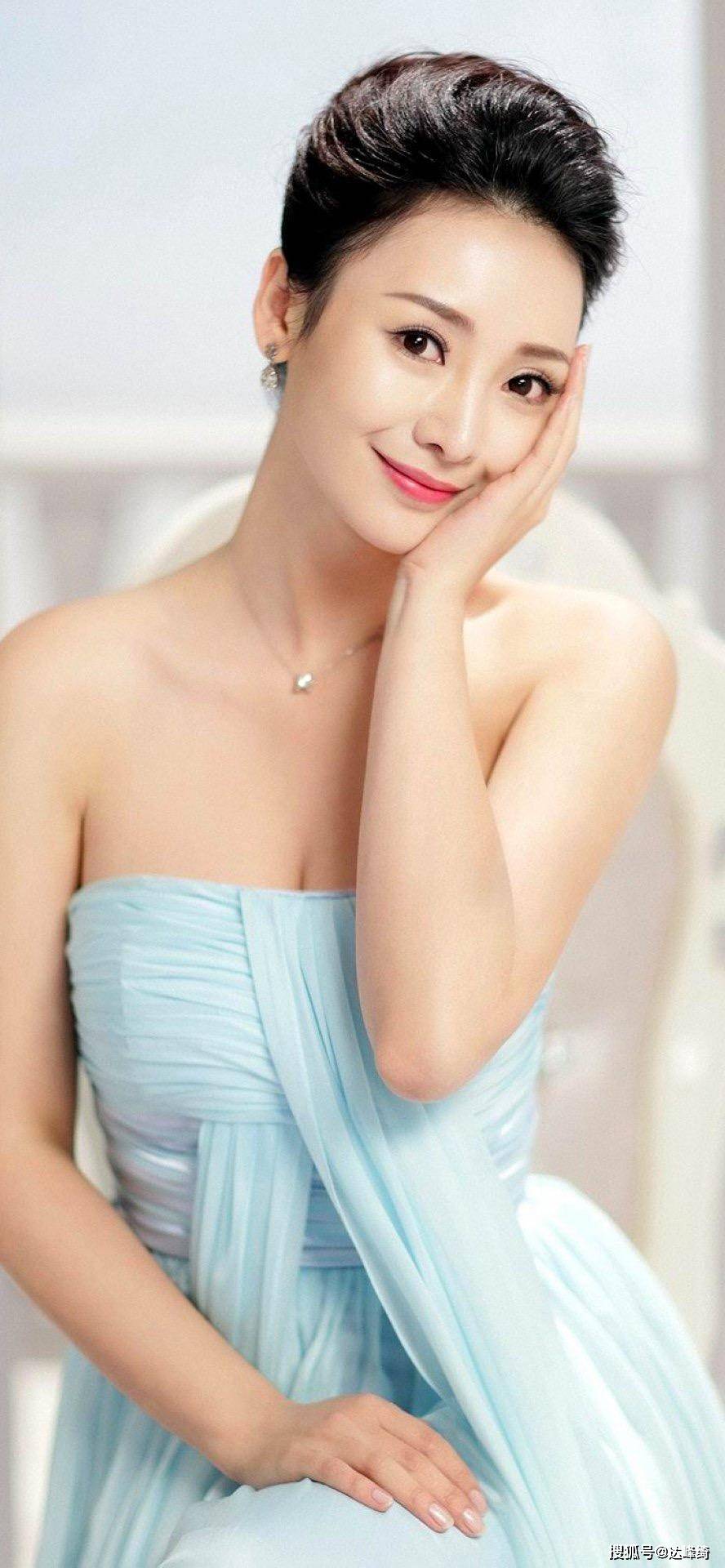 柳岩,被称为内娱性感女神身材迷人,才华和魅力深受人们喜欢!