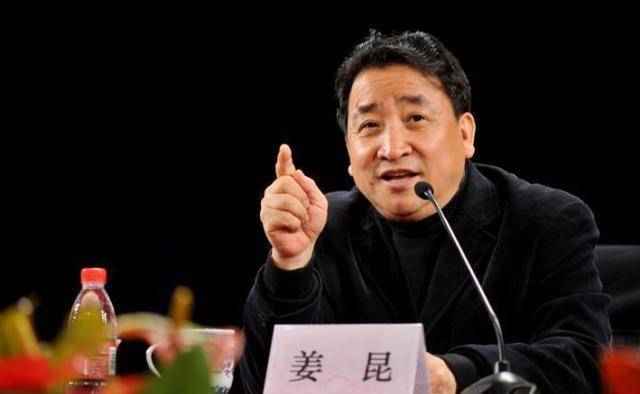 比如新语(公式)相声的创始人李宏烨,还有上海相声演员金岩,马春然等