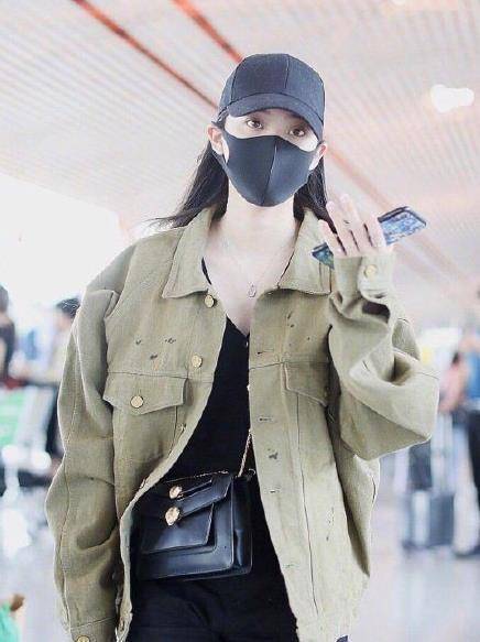 被扒情侣装后,陈飞宇ins取关欧阳娜娜,这是为了避嫌吗?