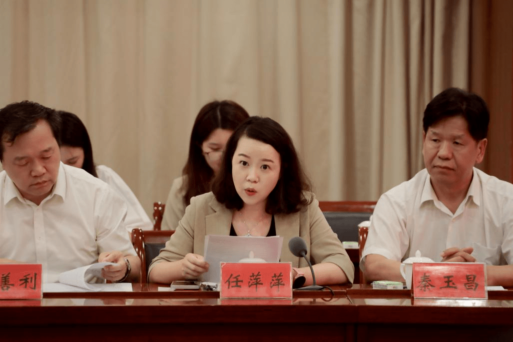 科大讯飞党委副书记任萍萍在发言中表示,长期以来,科大讯飞把"人工