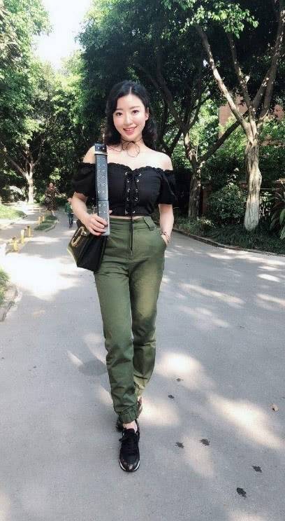 看了蒋娉婷生活照,才懂刘强东有多难!