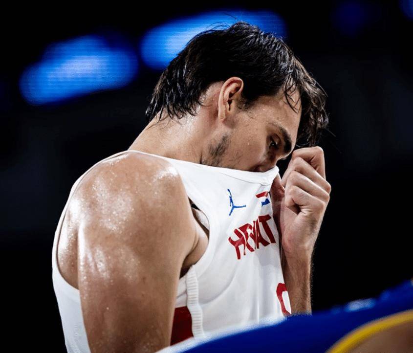 萨里奇四数据奥落选前三 与鲁尼竞争先发?_网络_图片_比赛