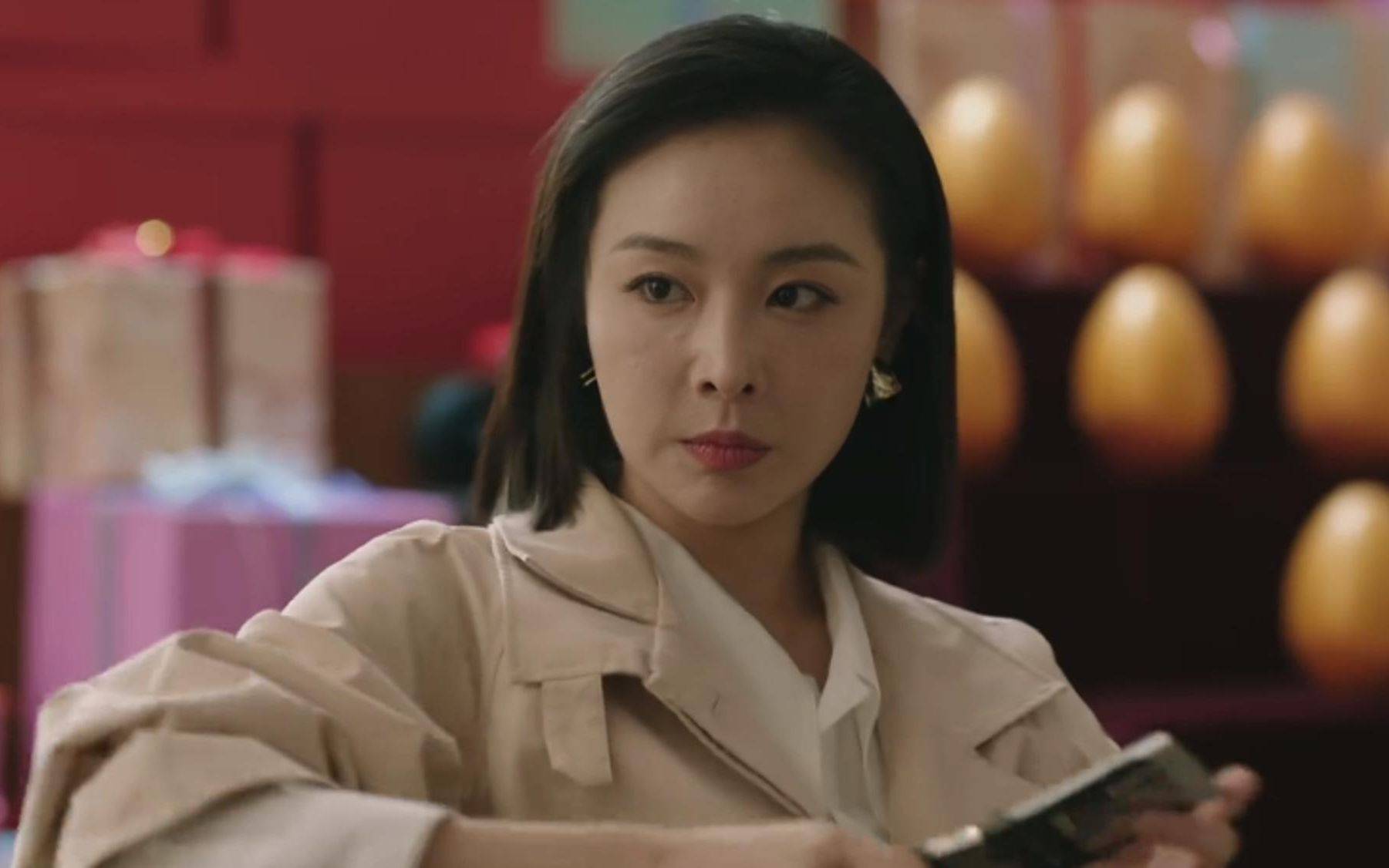 就在她等待自己的房产销售时,突然发现自己的丈夫和小三也在现场看房!