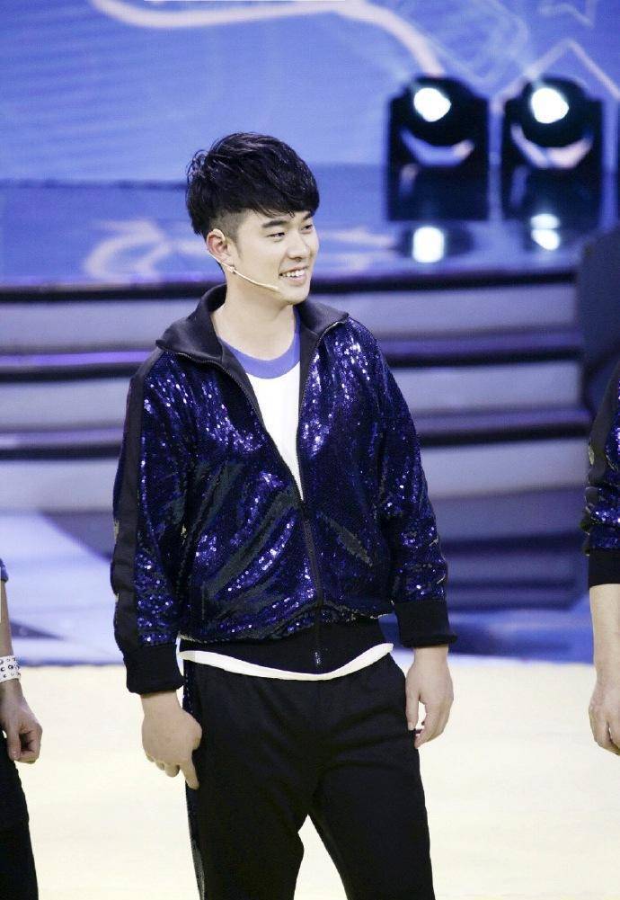 陈赫晒大小手视频,妻子张子萱生完二胎,身材恢复极佳!_许婧_感情_孩子