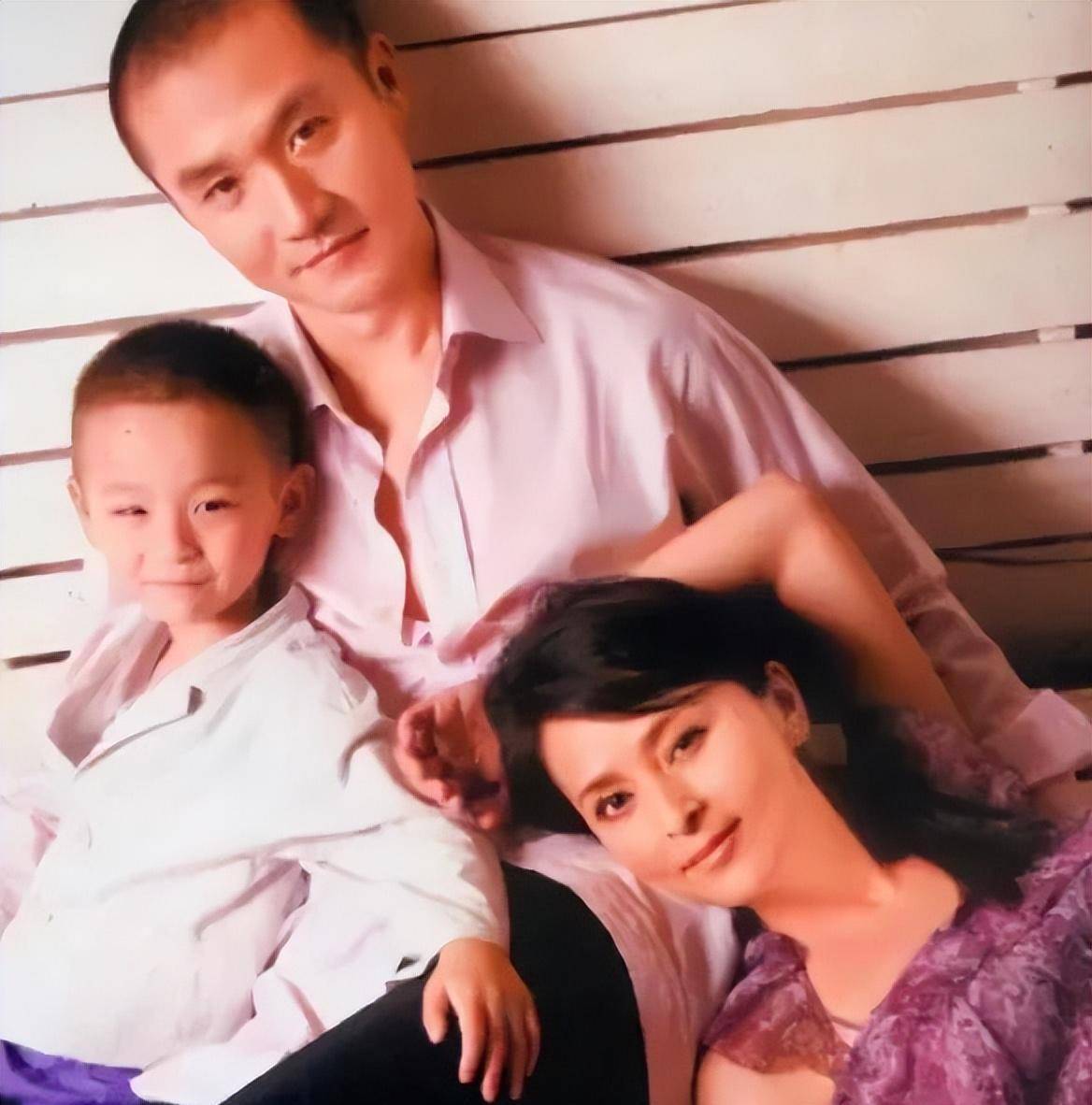 妻子的举动让黄志忠更加努力地工作,肩上担负着整个家庭重担的他感觉