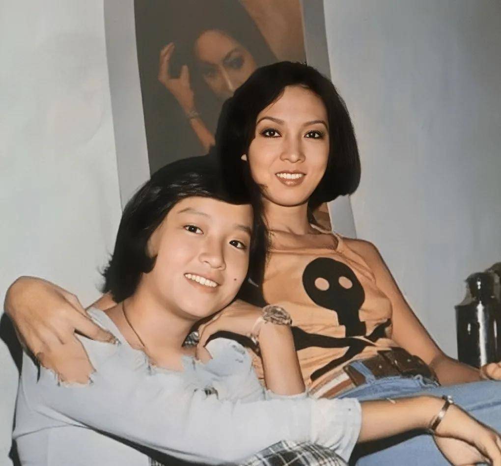 恬妞:演过黄蓉和苗翠花,却演不好万梓良的妻子_女儿_印尼_婚礼