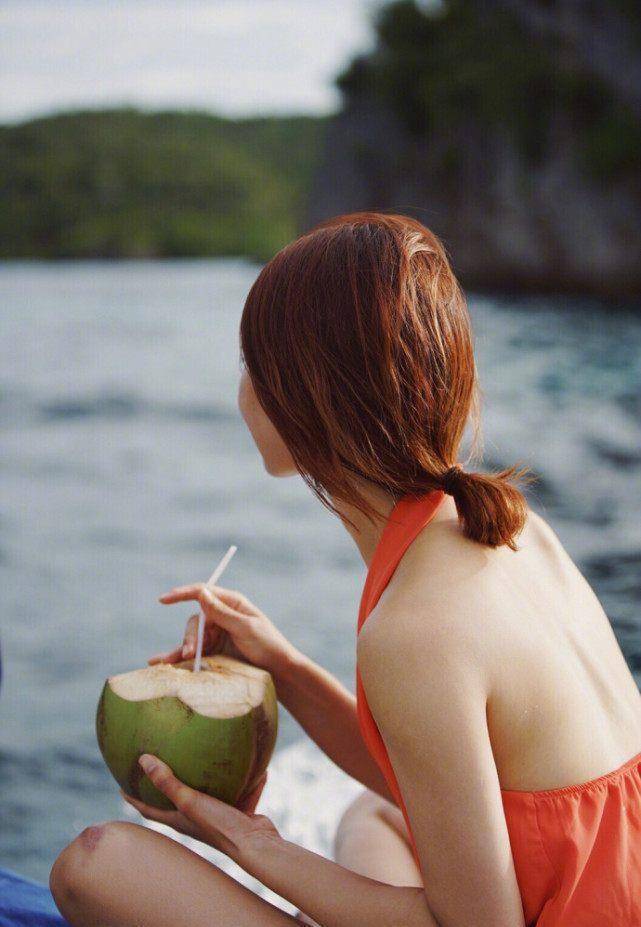 陈赫前妻许婧晒美照,甜美优雅,一个人也这么快乐_生活_对方_爱情